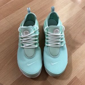 Nike Air Presto - SAMPLE- Mint - Size 7 Women’s